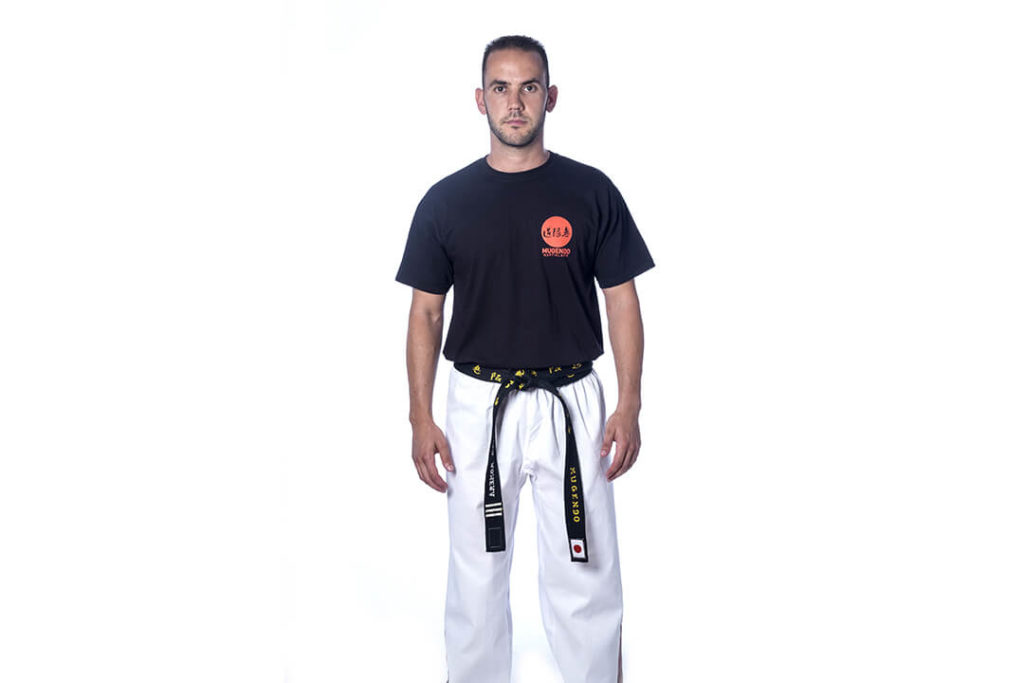 CAMISETA MANGA CORTA MUGENDO NEGRA O ROJA VARIOS TALLES